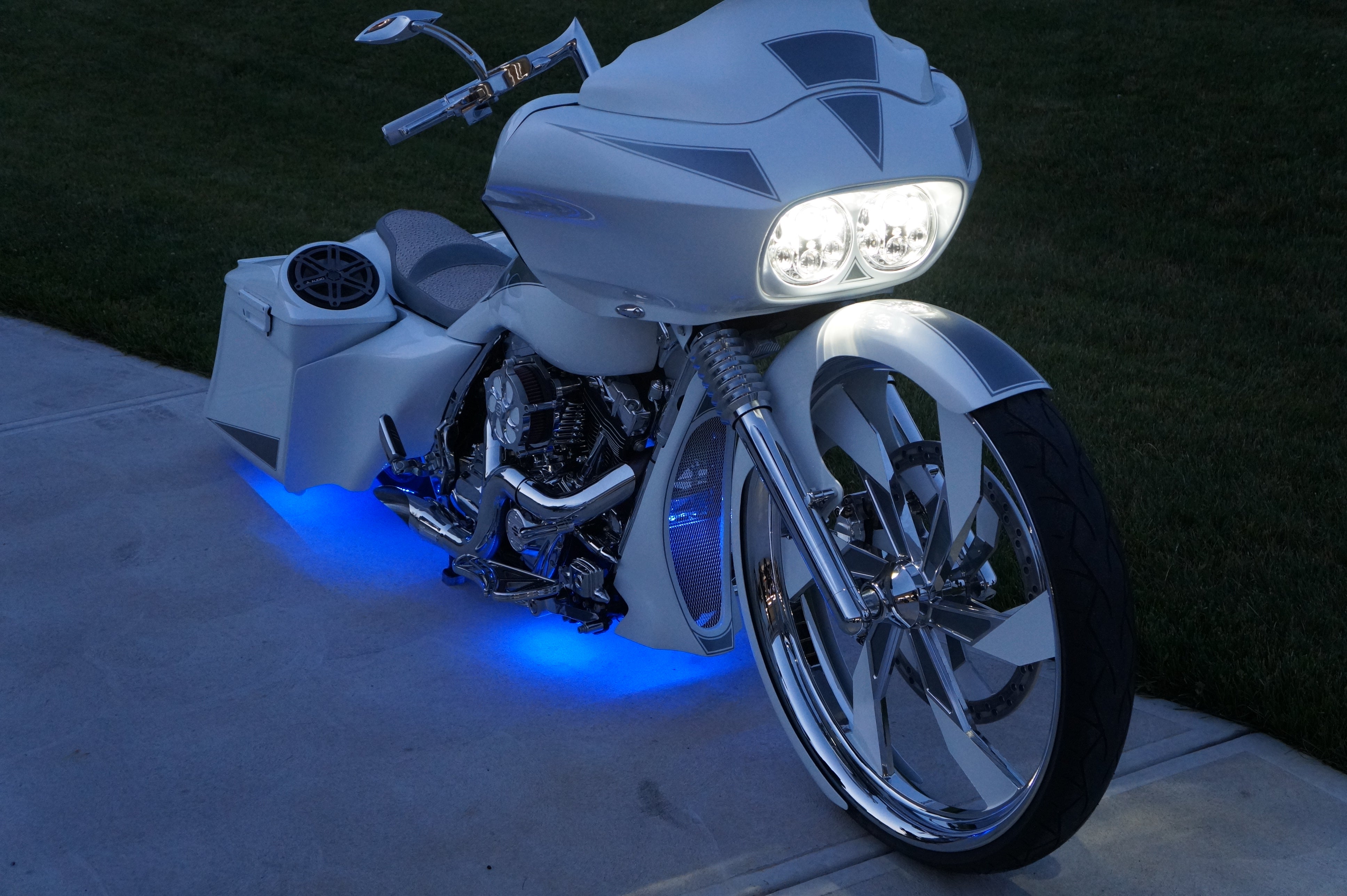 White Road Glide Build  - 2015